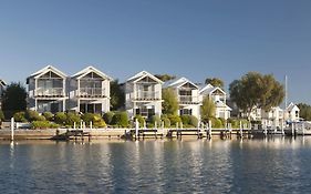 Captains Cove Resort - Waterfront Apartments
